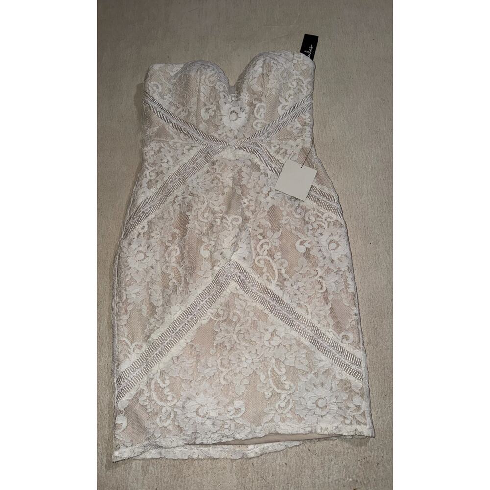 Lulus women’s NWOT white lace strapless mini dress